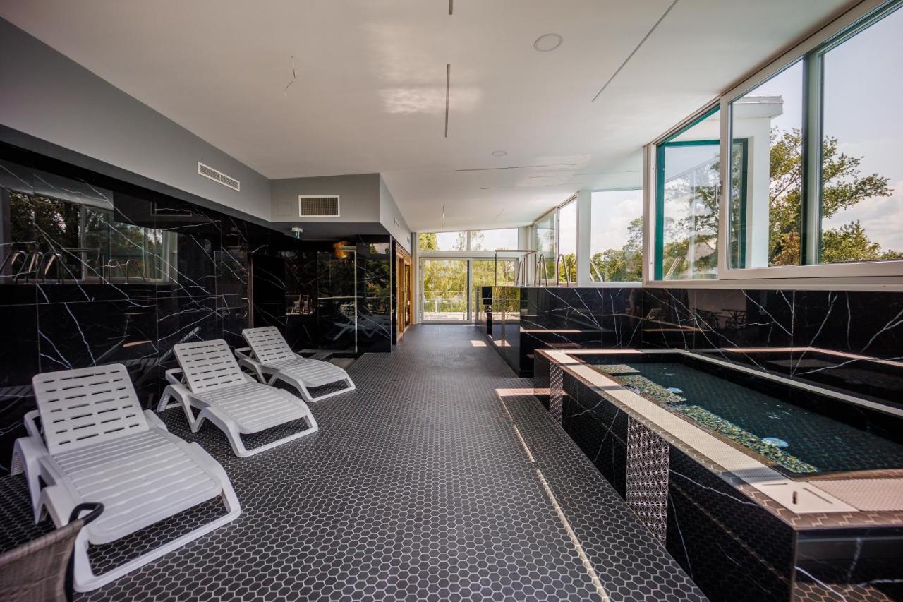 Villa Bauhaus Wellness Apartman 102 Siofok Ngoại thất bức ảnh